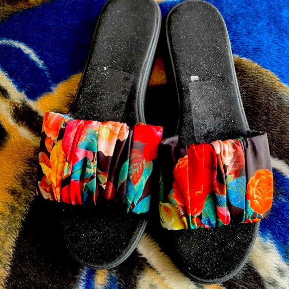 NINE WEST slides! - Picture 2 of 2